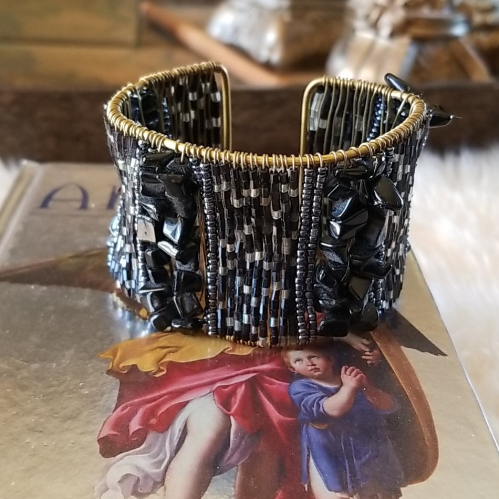 Flexible beaded cuff